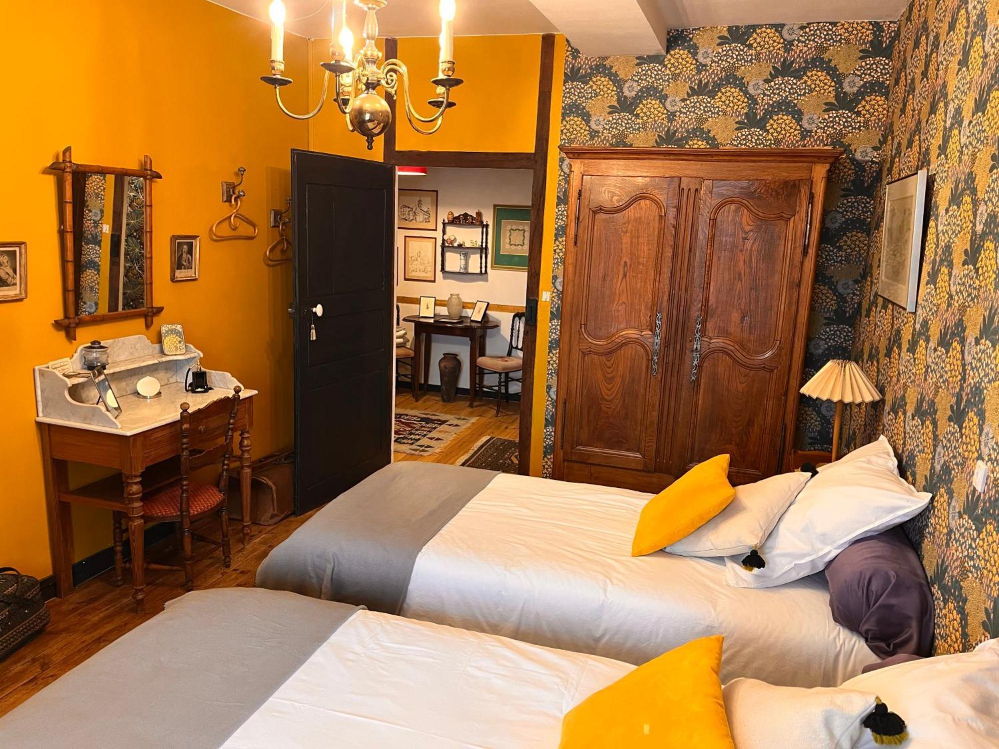 Bed and Breakfast Les Loges Du Chaudron La Chapelle-aux-Choux Екстер'єр фото