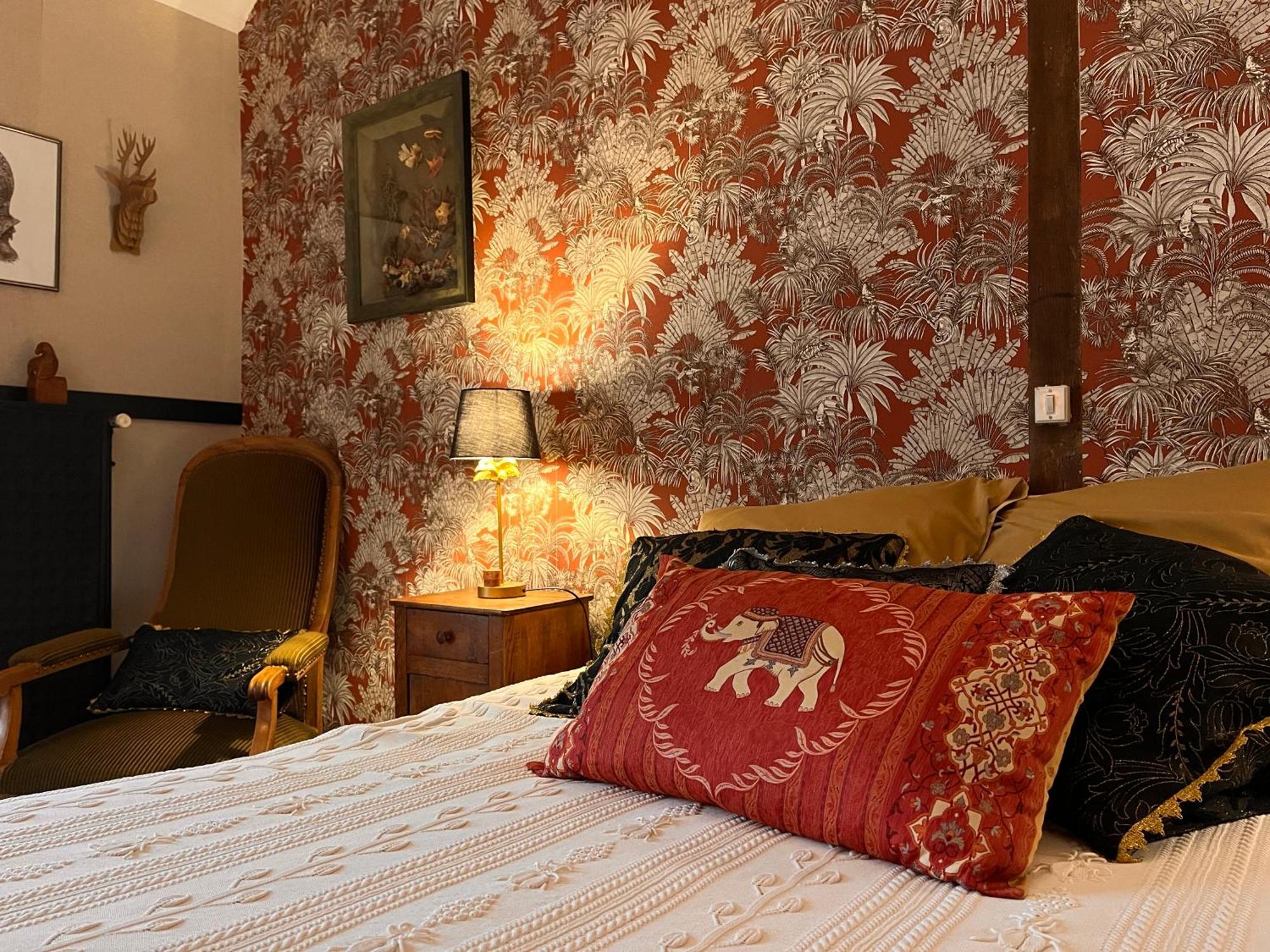 Bed and Breakfast Les Loges Du Chaudron La Chapelle-aux-Choux Екстер'єр фото